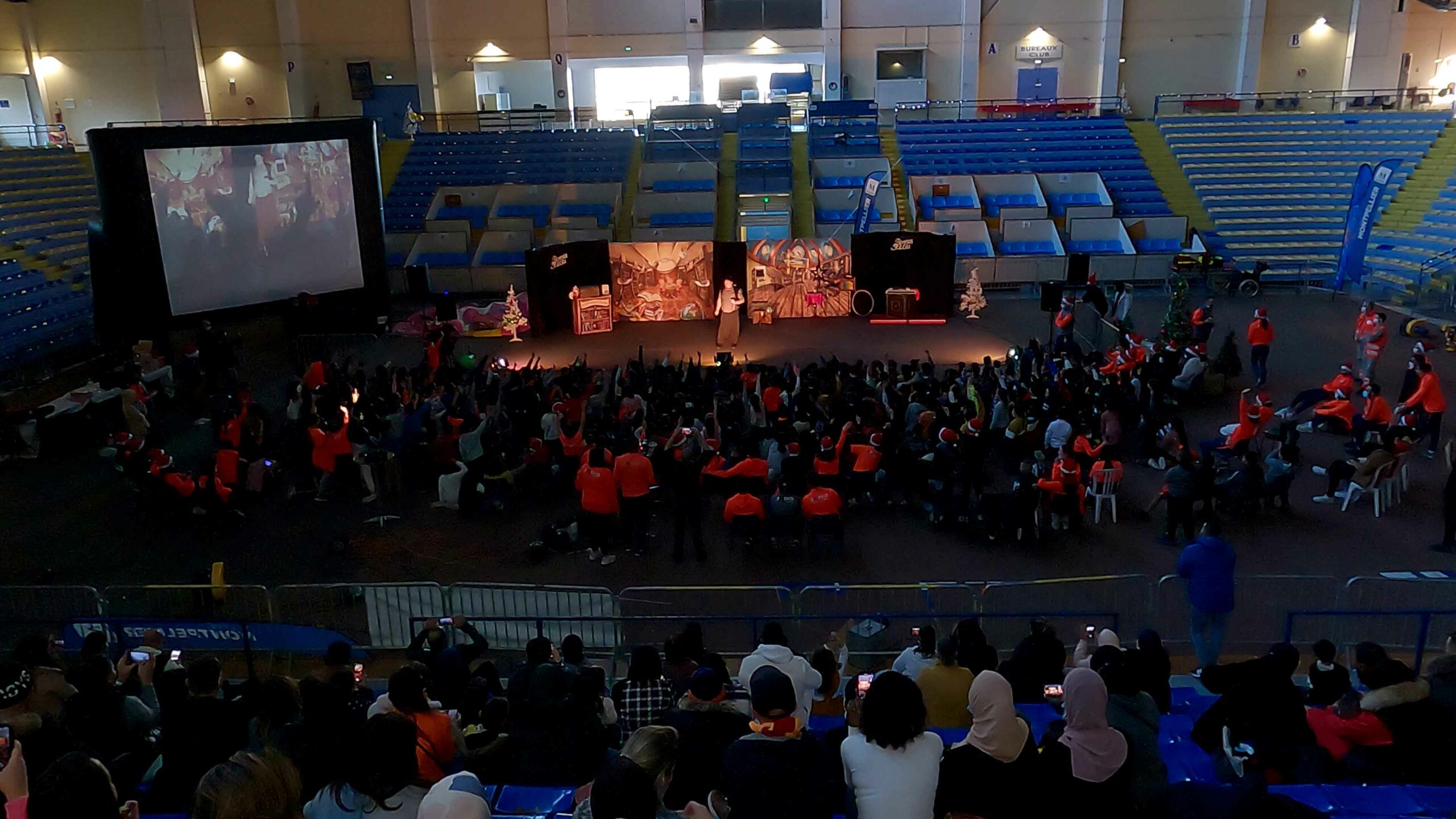 Spectacle magicien dans une salle de sport