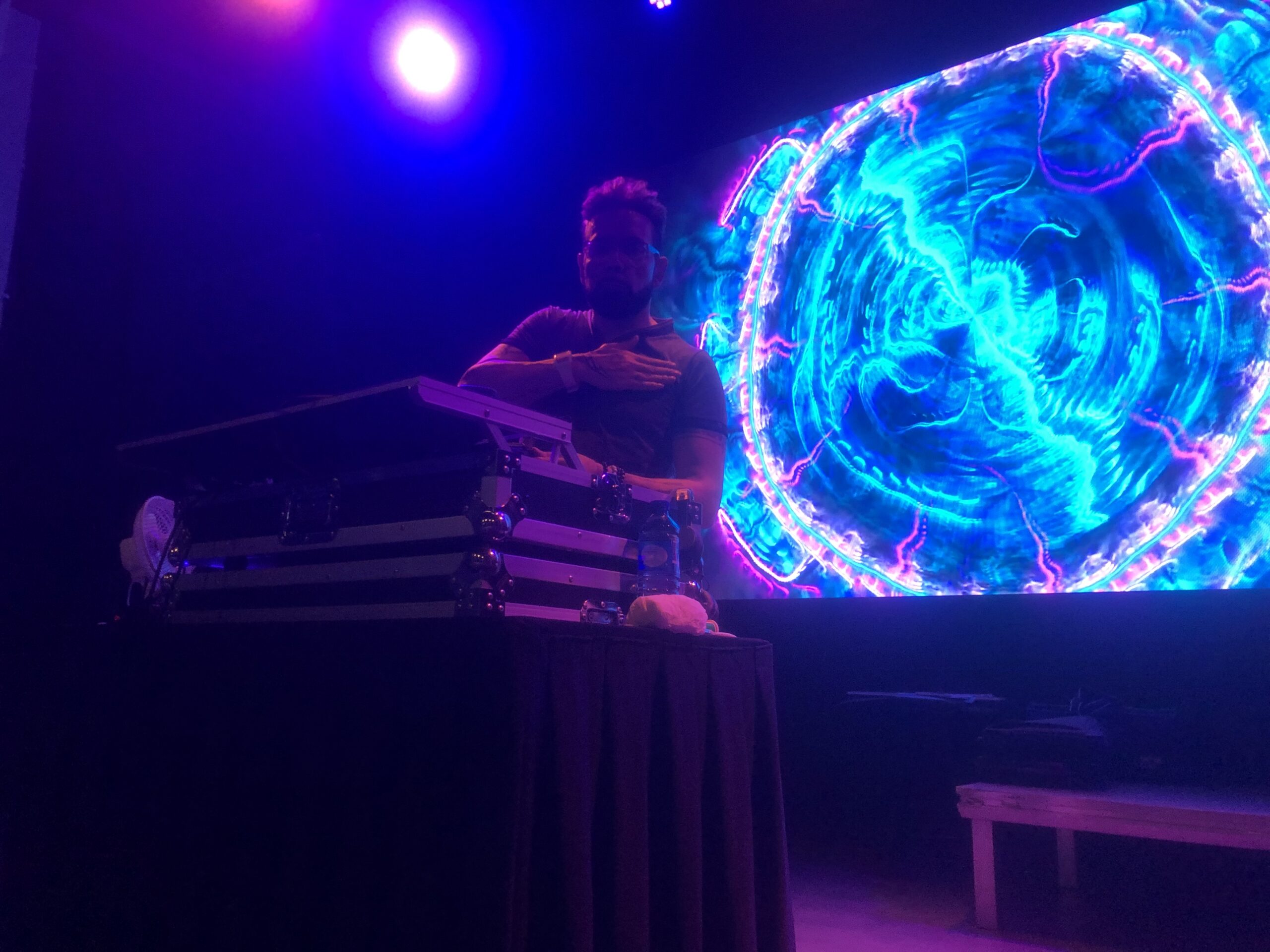 Soirée DJ avec écran LED