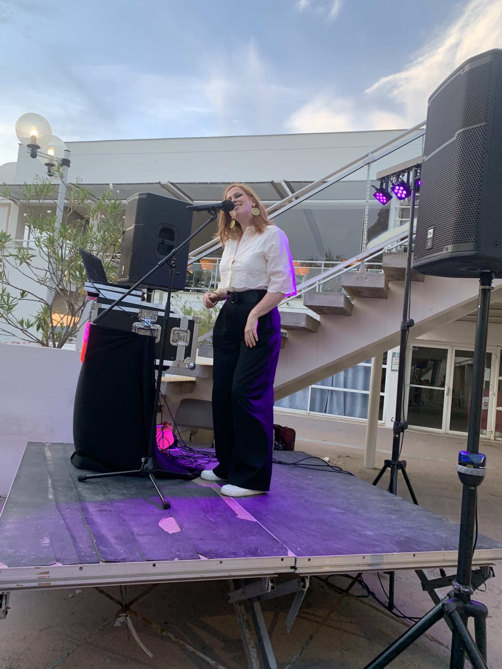 Chanteuse solo avec Anim’Rj