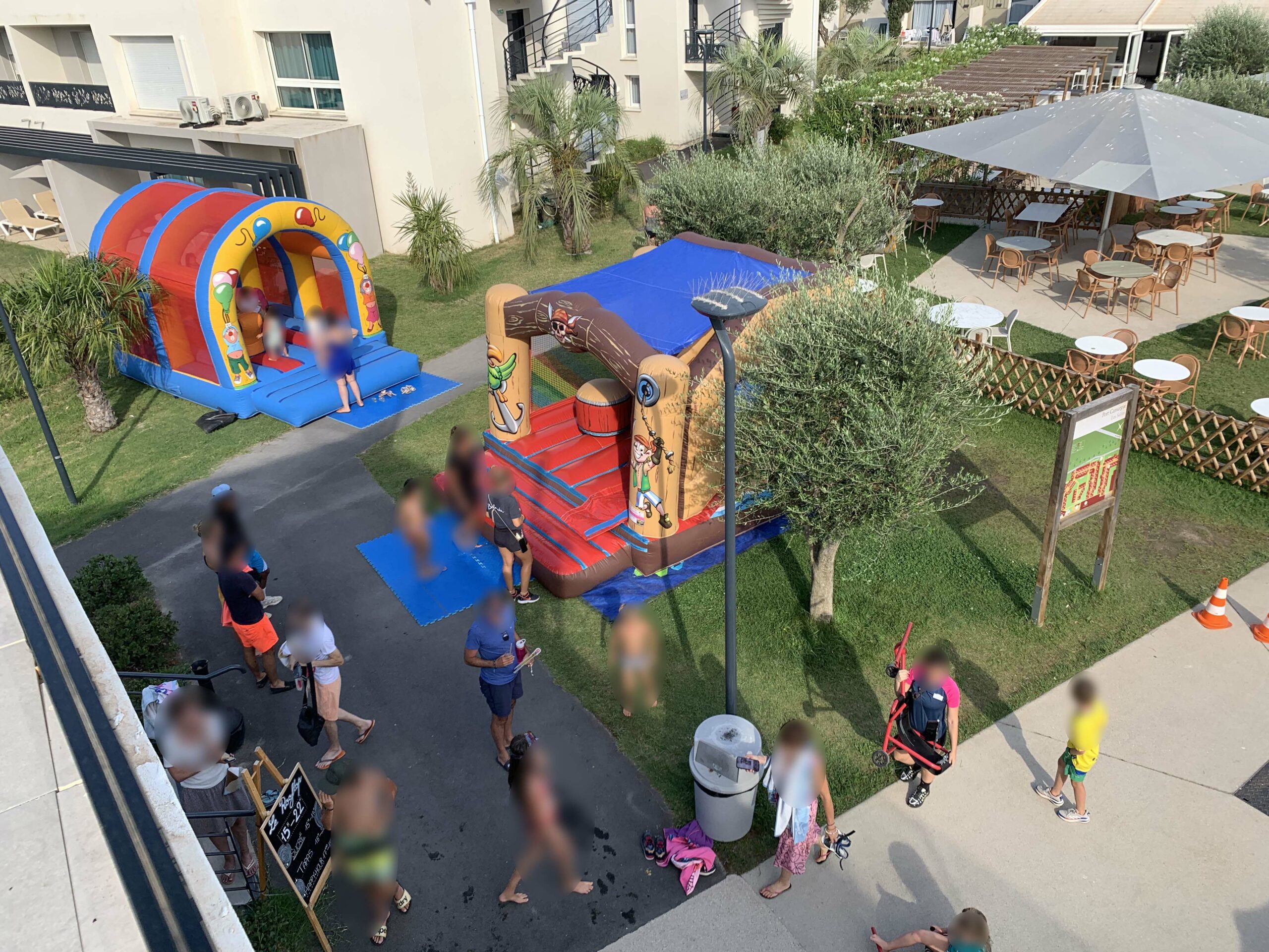 Installation Structure gonflable dans un village vacances Anim’RJ