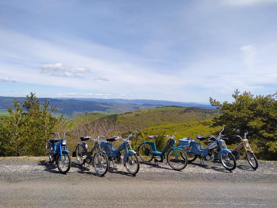 mobylette à la montagne