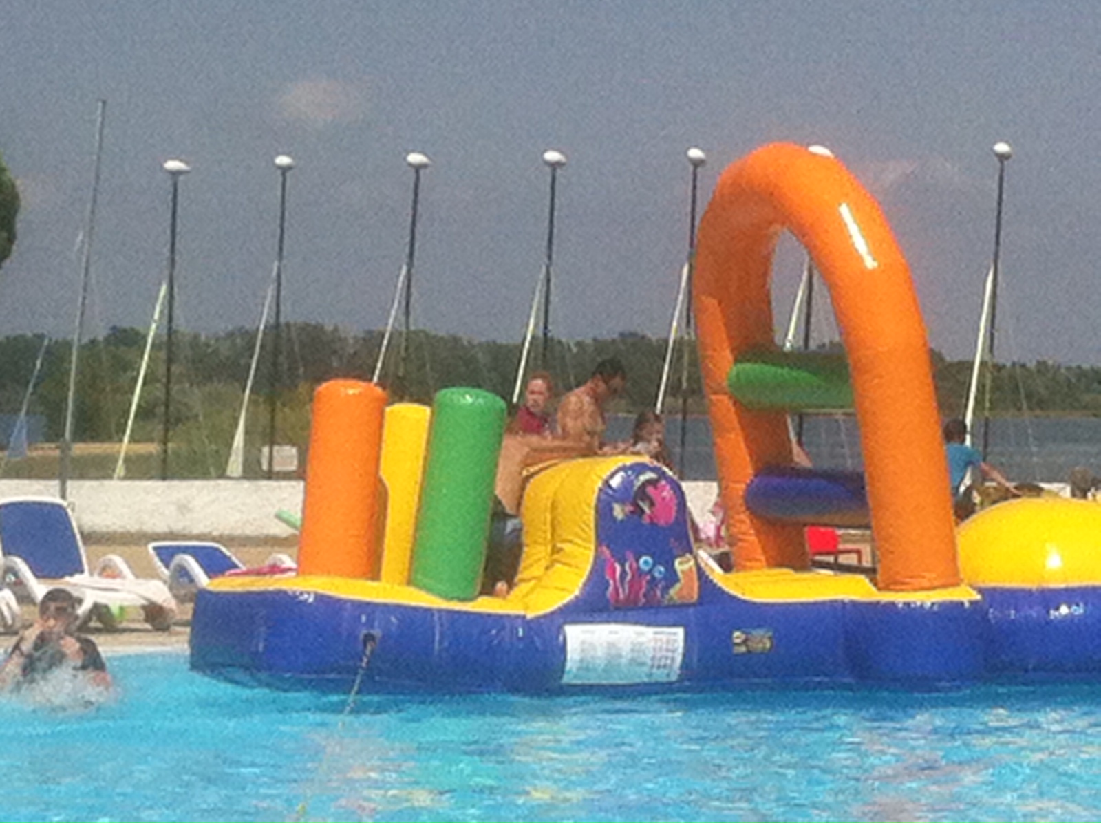 Ventreglisse gonflable sur piscine Anim’Rj